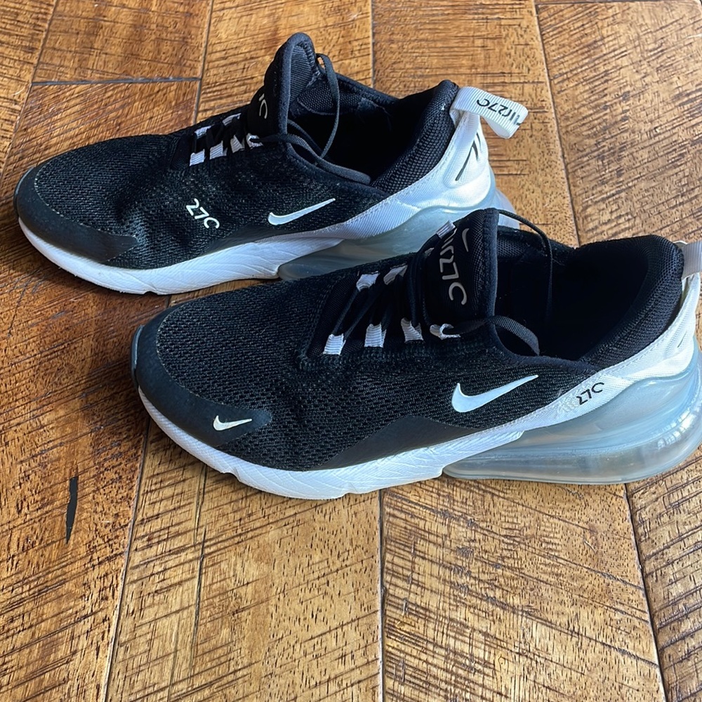 Nike Women’s 270’s size 8